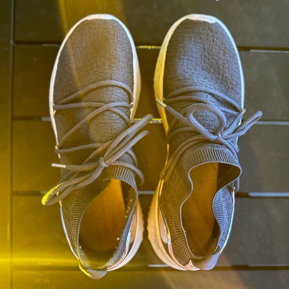 Adidas running shoes - Picture 2 of 7